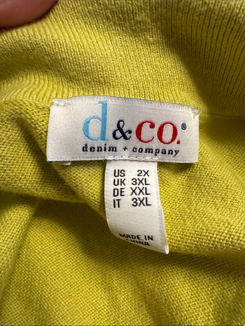 Relaxed Collared V-Neck Short Sleeve Top in Lime Green - Picture 5 of 6
